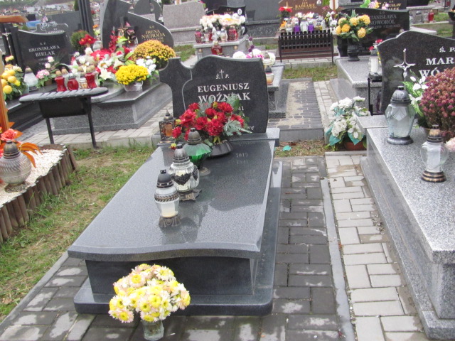 Grób EUGENIUSZ WOŹNIAK