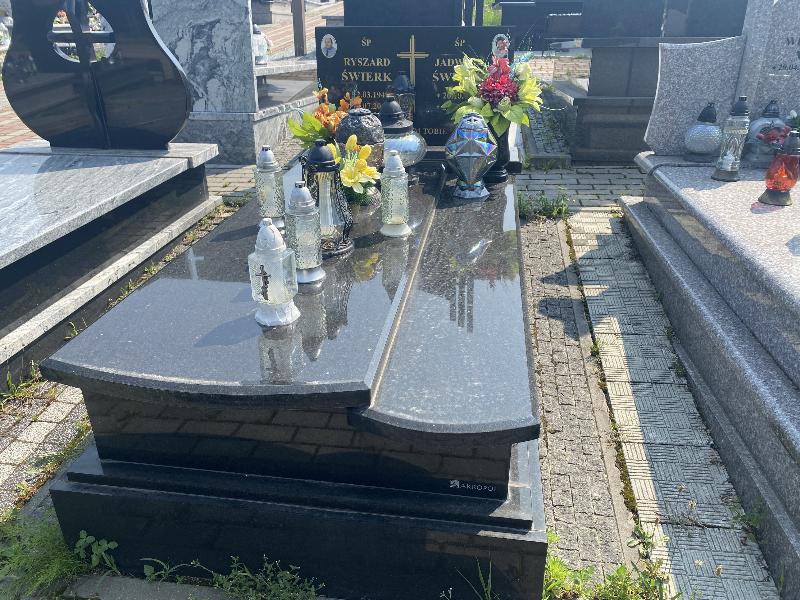 Grób RYSZARD ŚWIERK