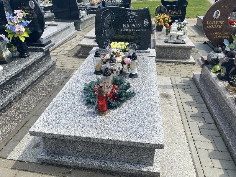 Grób JAN NICPOŃ