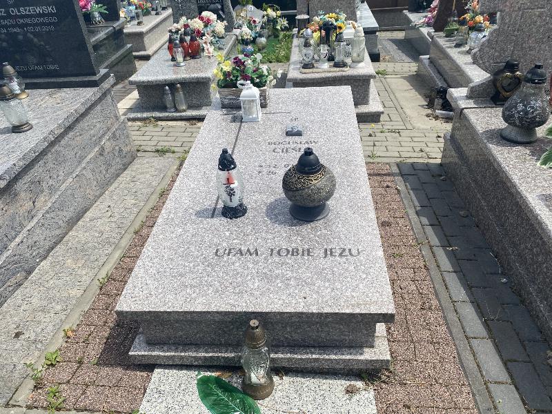 Grób BOGUSŁAW CIEŚLA
