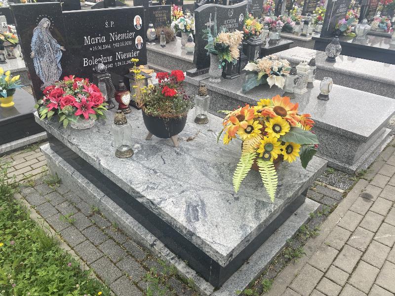 Grób MARIA NIEMIER