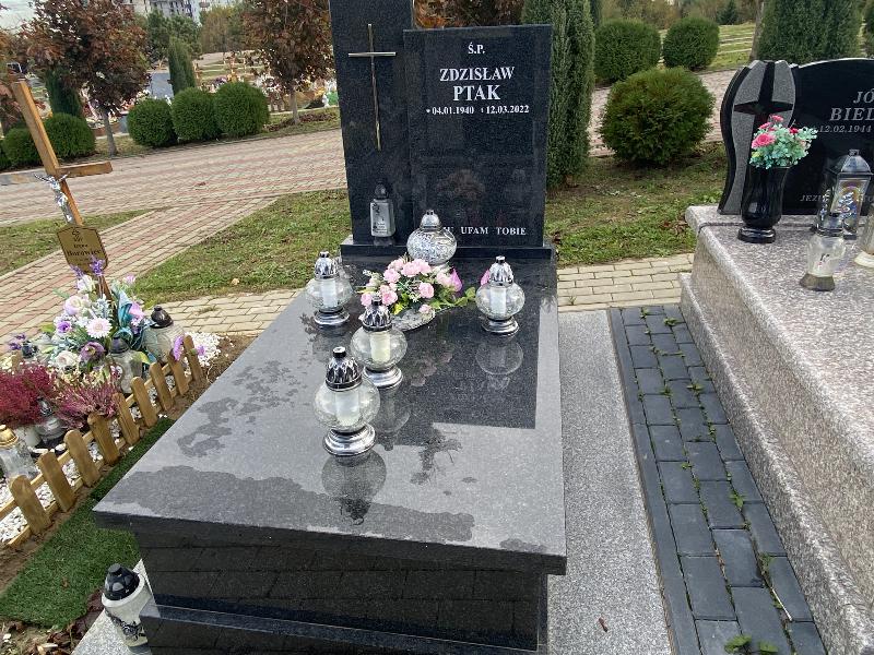 Grób ZDZISŁAW PTAK
