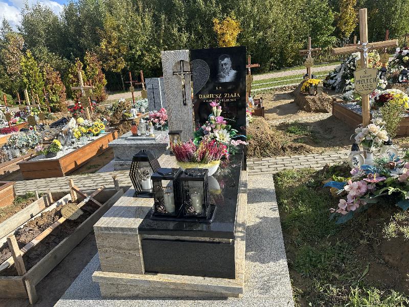 Grób DARIUSZ ZIAJA
