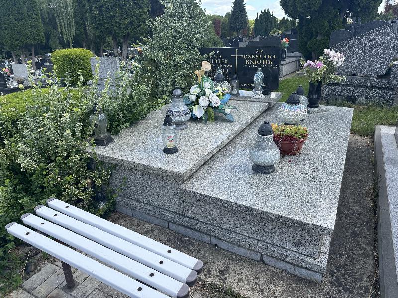 Grób CZESŁAWA KMIOTEK