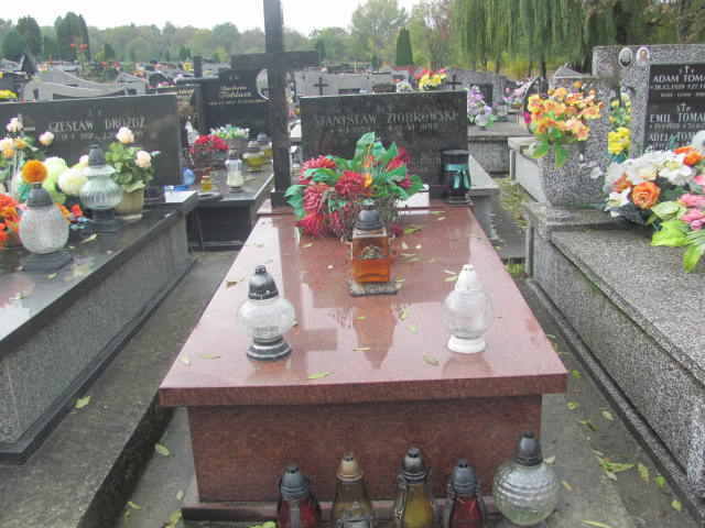 Grób ZOFIA ZIOBROWSKA