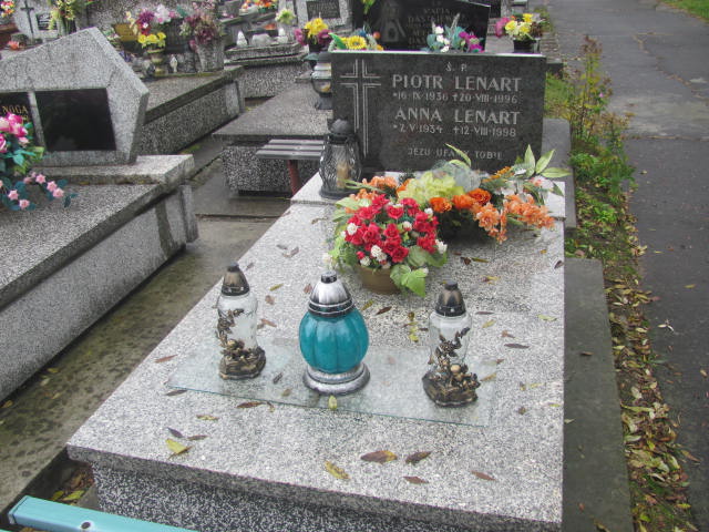 Grób PIOTR LENART