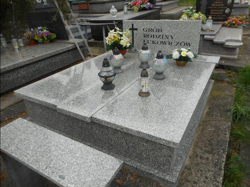 Grób MARIA ŁUKOWICZ
