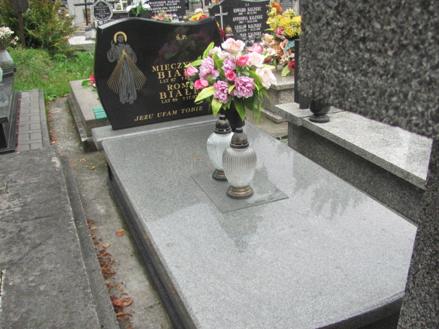Grób MIECZYSŁAW      BIAŁEK